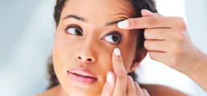 Read more about the article How to Look After Your Contact Lenses